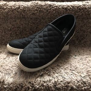 Mossimo black quilted slip on loafers